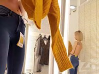 Sp2564#She took a lot of clothes into the fitting room and the fitting was delayed. So far, 